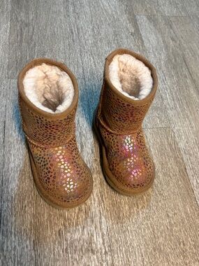 UGG TODDLER CLASSIC II CHESTNUT SPARKLE SPOT BOOTS SIZE 8
